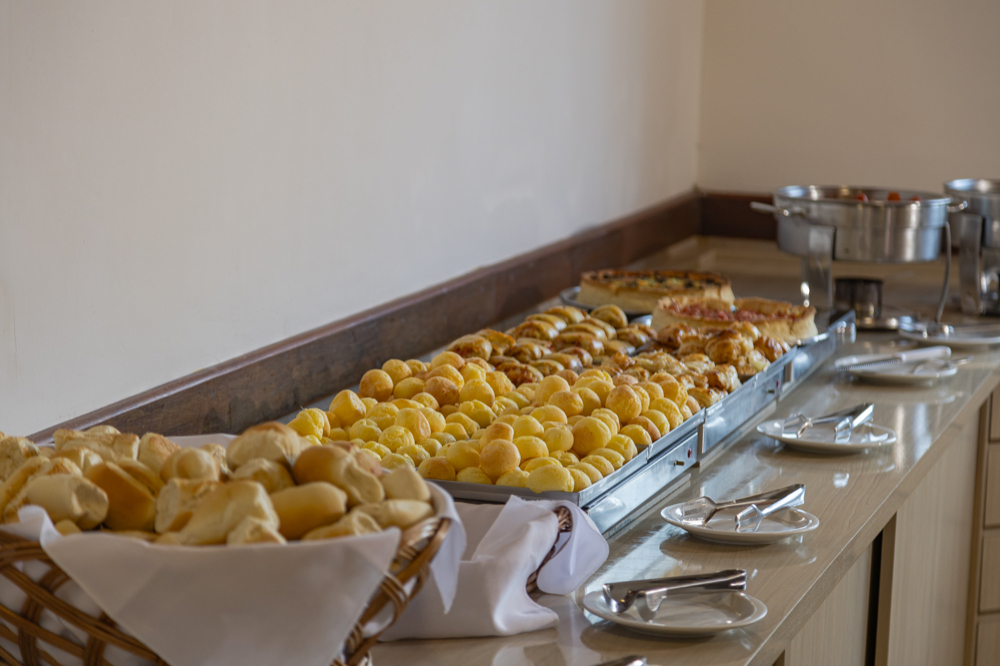 Pães servidos no café da manhã