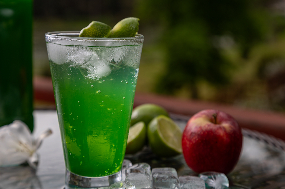 Bebida verde servida no Café Dom Bosco