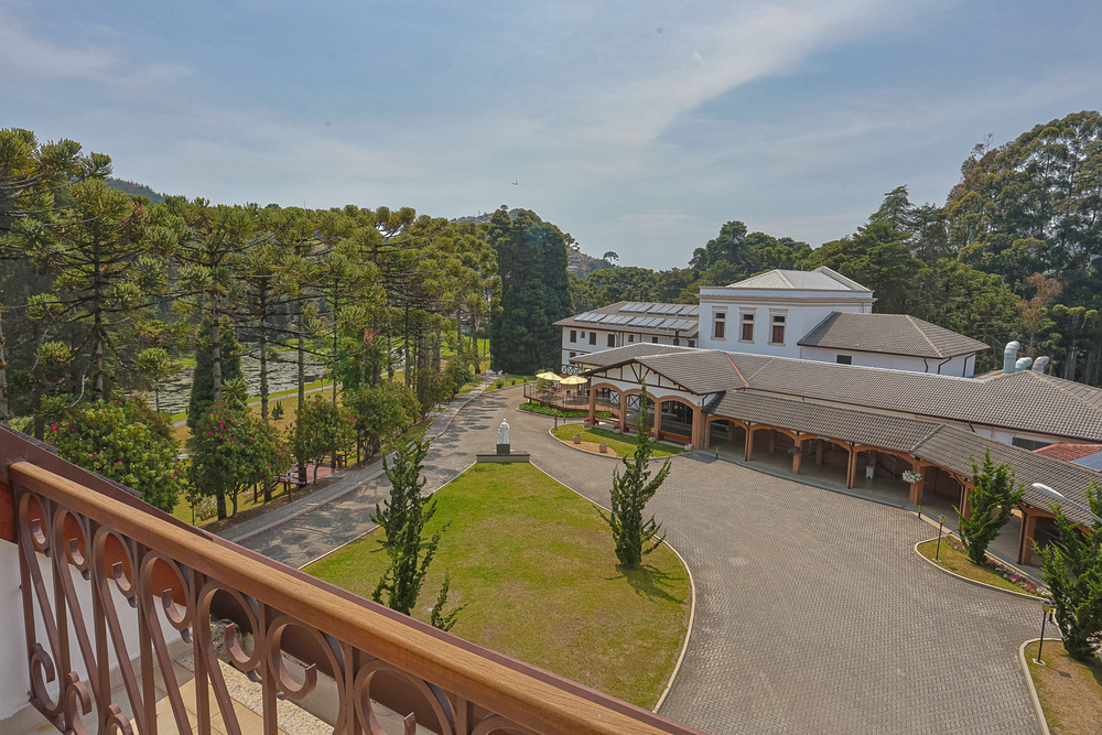 Vista dos prédios e jardins da Vila Dom Bosco