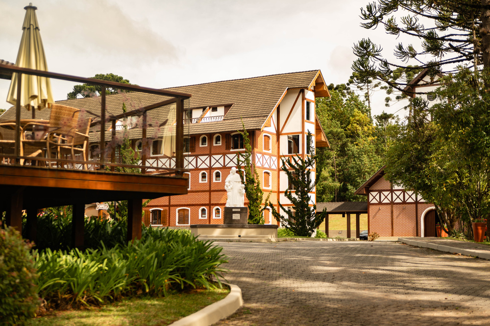 Área externa e prédio da Vila Dom Bosco