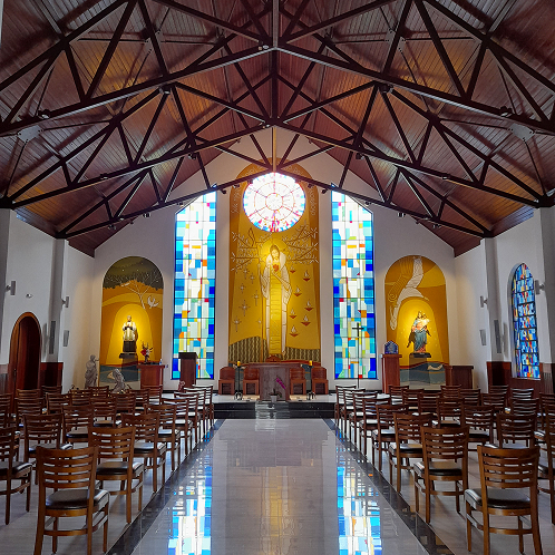Interior da capela da Vila Dom Bosco