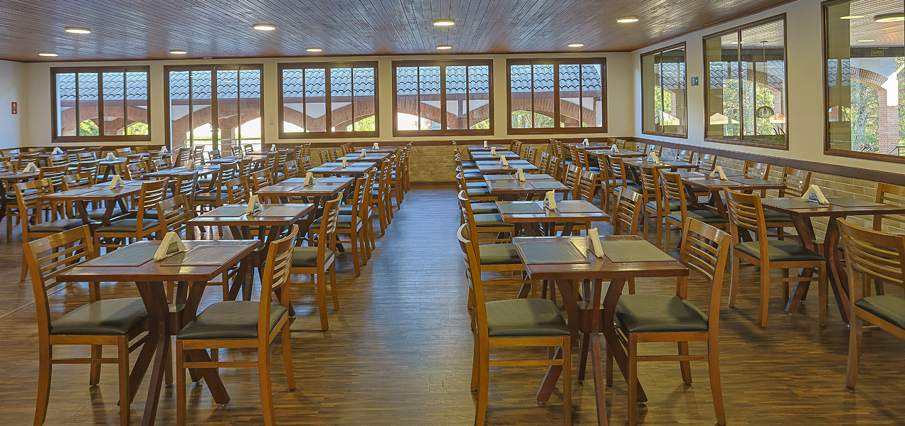 Restaurante da Vila Dom Bosco preparado para receber grupos