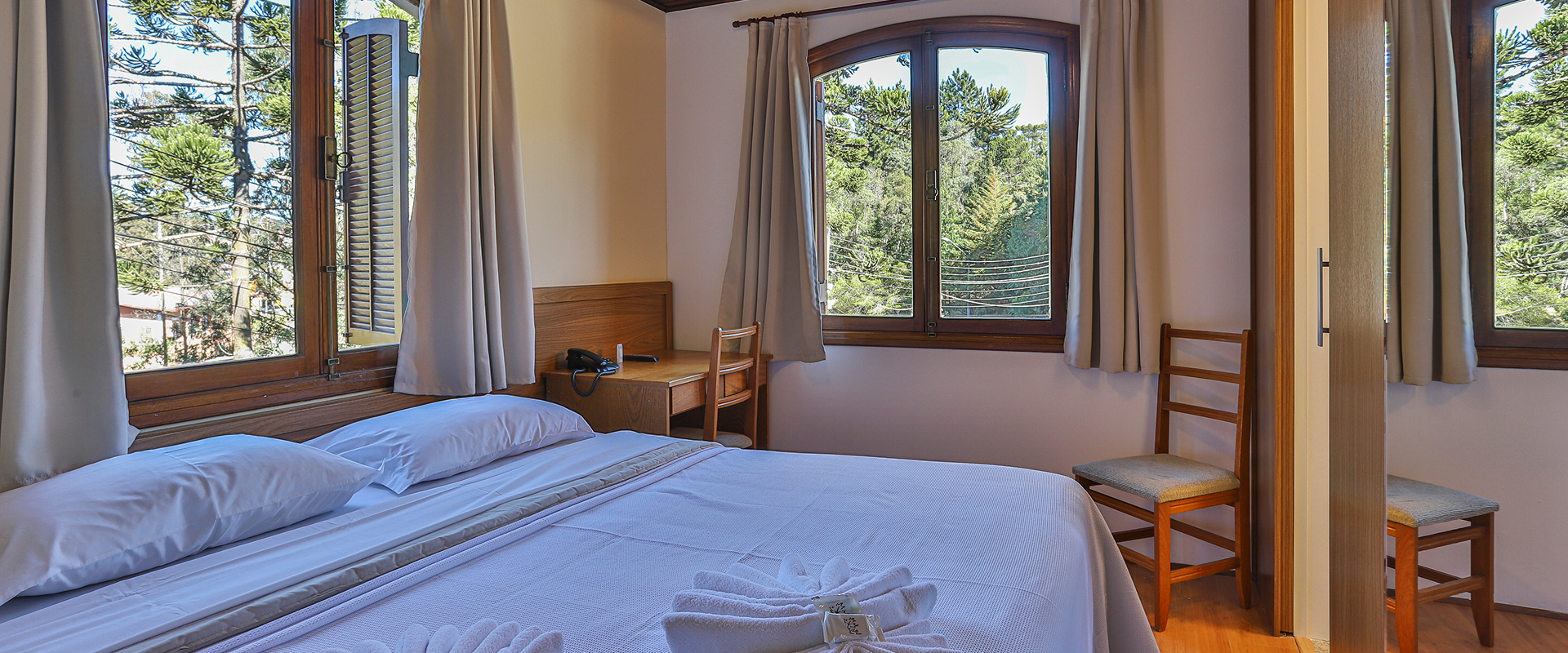 Quarto da Vila Dom Bosco com vista para a serra