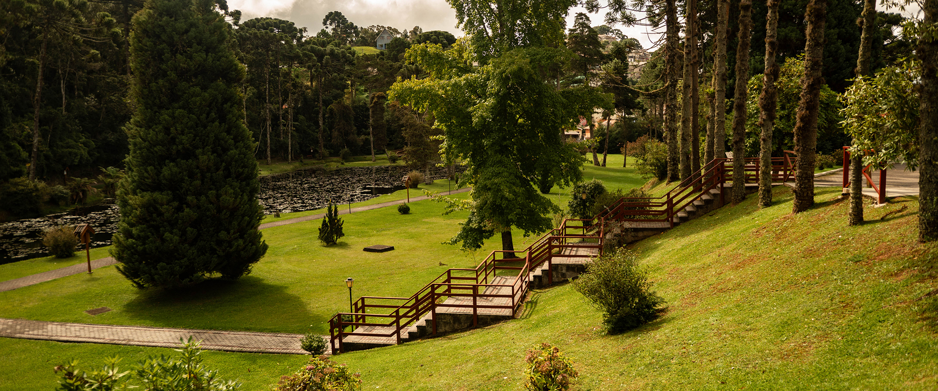 Jardins e caminhos da Vila Dom Bosco